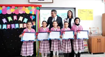 Milli Eğitim Bakanı Tekin, Beşiz Kızlara Karnelerini Verdi