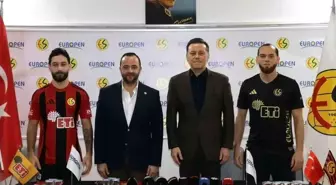 Nebi Hatipoğlu, Eskişehirspor'a 2 futbolcu kazandırdı