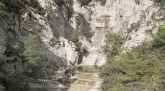 Yaz aylarında kuruyan Adana'daki Şarlayan Şelalesi yeniden akmaya başladı