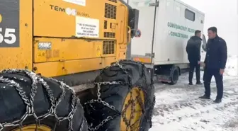 Amasya'da cenaze kardan yolu kapanan köye özel idare ekiplerince ulaştırıldı