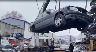 Ankara'da yurt dışından gelen araçları parça parça söken hurdacılara operasyon; 2 gözaltı