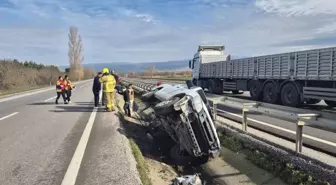 Balıkesir'de kamyonetin bariyere çarptığı kazada sürücü yaralandı