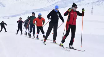 Bitlis'te kayaklı koşu sporcuları, yarışlara eksi 15 derecede hazırlanıyor