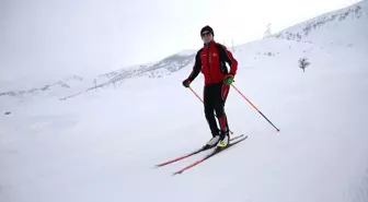 Bitlisli kayakçılar dondurucu soğukta yarışmalara hazırlanıyor