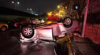 Çekmeköy'de kontrolden çıkan otomobil takla attı: 3 yaralı