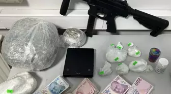 Cinayet zanlısı, hobi bahçesinde otomatik silah ve uyuşturucuyla yakalandı