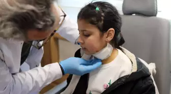 Darbedilip boğazından bıçaklanan Hüda'yı atkısı kurtarmış