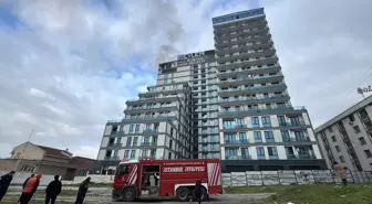 Esenyurt'ta 16 katlı binanın terasındaki kafede çıkan yangın söndürüldü