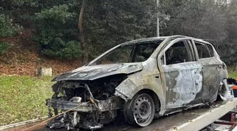 Fatih Sultan Mehmet Köprüsü girişinde bir otomobil yandı