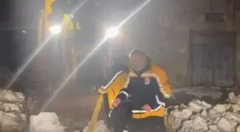 Kars'ta Ambulans Kara Saplandı, İl Özel İdaresi Ekipleri Devreye Girdi