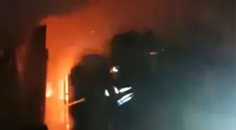 Hatay'da konteyner alevlere teslim oldu