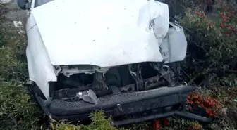 Kamyonet ile çarpışan otomobildeki 3 kişi yaralandı