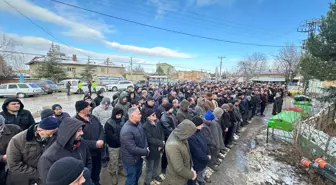 Kız kardeşini öldürüp intihar etmişti; yaraladığı annesi de kurtarılamadı