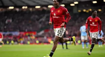 Manchester derbisinde kazanan Kırmızılar oldu