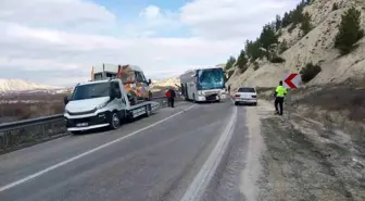 Mersin'de otobüsle minibüs çarpıştı, kaza ucuz atlatıldı: 2 yaralı