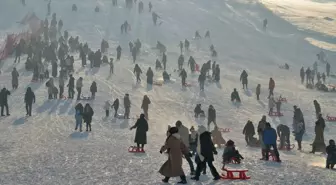 Muş'ta kayakseverler hafta sonu kayak merkezinde yoğunluk oluşturdu