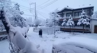 Tokat'ın ilçelerin kar yağışı devam ediyor