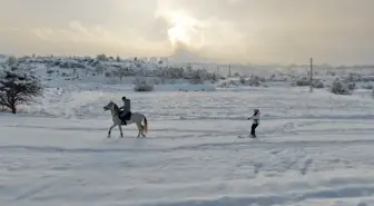 Kayseri'de atın arkasında kayak keyfi