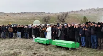 Yüzeyi buz tutan gölette cansız bedenleri bulunan 2 çocuk toprağa verildi