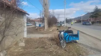 Afyonkarahisar'da otomobilin çarptığı elektrikli motosikletin sürücüsü öldü