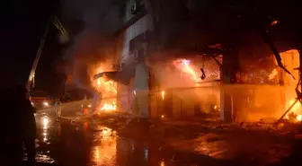 Albüm: Pakistan'da Alışveriş Merkezinde Yangın: En Az 6 Ölü, 20 Yaralı