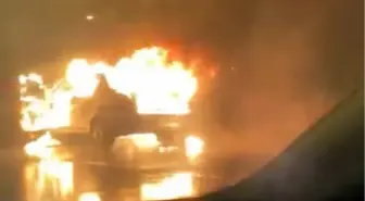 Avcılar'da otomobil alev alev yandı