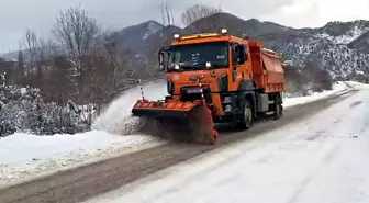 Beypazarı'nda karla mücadele çalışmaları sürüyor