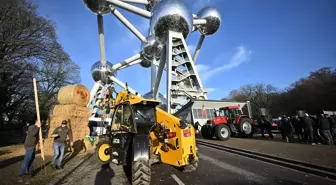 Brüksel'de çiftçilerden traktörlü MERCOSUR protestosu