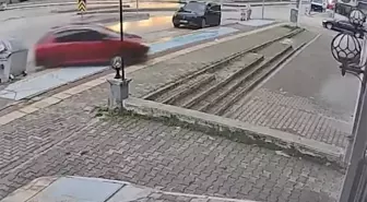 Direksiyon dersinde fren yerine gaza bastı: Otomobil dükkânın önüne uçtu