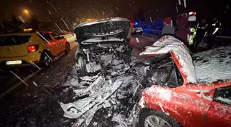 Düzce'de kafa kafaya çarpışan araçlar hurdaya döndü: 7 yaralı