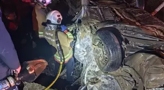 Hatay'da iki otomobilin çarpışması sonucu 2 kişi öldü, 3 kişi yaralandı