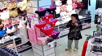 İç çamaşırı hırsızlığı kamerada: Gülerek girdiler, çalarak çıktılar