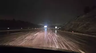 İstanbul'da gece saatlerinde yağması beklenen kar aralıklarla etkisini gösterdi