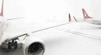 İstanbul'da kar esareti! Hava ulaşımına engel