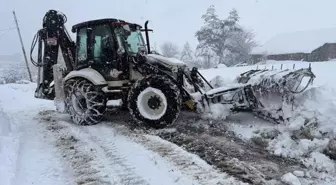 Karabük'te kar nedeniyle kapalı olan 102 köy yolunun 23'ü açıldı