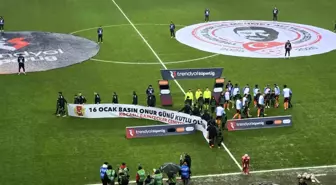Kocaelispor, Trabzonspor maçına 16 Ocak pankartıyla çıktı