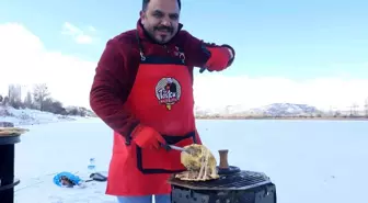 Meşhur tostçu, soğuk havada şov yapmak isterken kendini yaktı