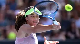 Milli tenisçi Zeynep Sönmez, Avustralya Açık'ta 2. tura yükseldi