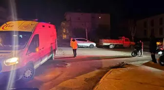 Motosiklet ile otomobil çarpıştı: 2 yaralı