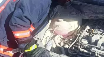 Van'da seyir halindeki otomobil yandı