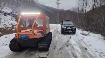 Yalova'da kar nedeniyle yolda mahsur kalan 10 araçtaki 35 kişi kurtarıldı