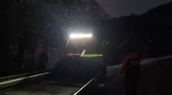 Yalova'da yüksek kesimlerde kar esareti: Mahsur kalan 35 kişiyi AFAD kurtardı