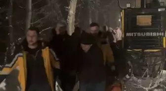 Yolu kardan kapanan köyde rahatsızlanan hasta için ekipler seferber oldu