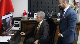 Atatürk Üniversitesi Araştırma Hastanesi Başhekimi Eroğlu, AA'nın 'Yılın Kareleri'ni oyladı