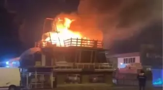 Avcılar'da ahşap atölyesi alev alev yandı