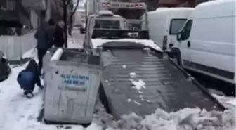 Bağcılar'da Mahsur Kalan Ambulansa Yardım Ettiler