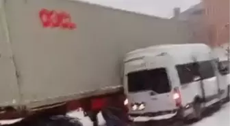 İstanbul'da Kar Yağışı Trafiği Felç Etti