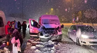 Bingöl'de zincirleme trafik kazasında 10 kişi yaralandı