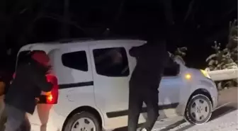 Bursa'da Oylat Kaplıcaları yolu kar nedeniyle kapandı: 20 araç mahsur kaldı