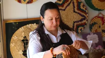 Depremde iş yeri yıkılan hasır örme sanatçısının yüzü Kültür ve Sanat Çarşısı'nda güldü